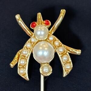 Vintage Wasp / Bee Rhinestone Faux Pearl Gold Tone Stick Pin Lapel Pin